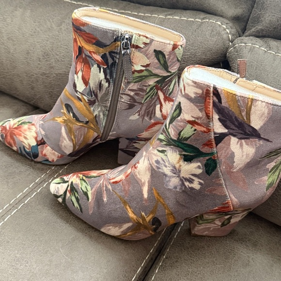 Nine West | Savitra Floral Velvet Booties Size 7.5 - Picture 1 of 7